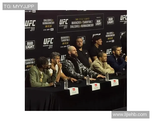 前 UFC 与 NFL 争议巨星因赛场哮喘发生倒地，赛后宣告退役